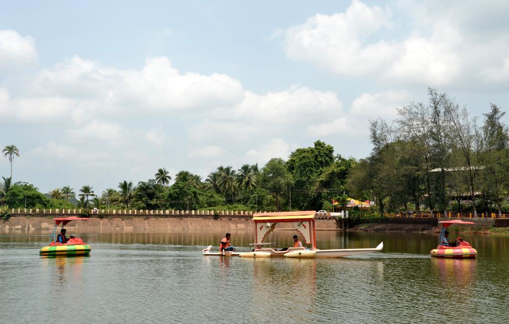 Mayem Lakeview Hotel Goa Eksteriør billede