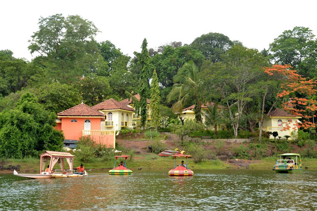 Mayem Lakeview Hotel Goa Eksteriør billede