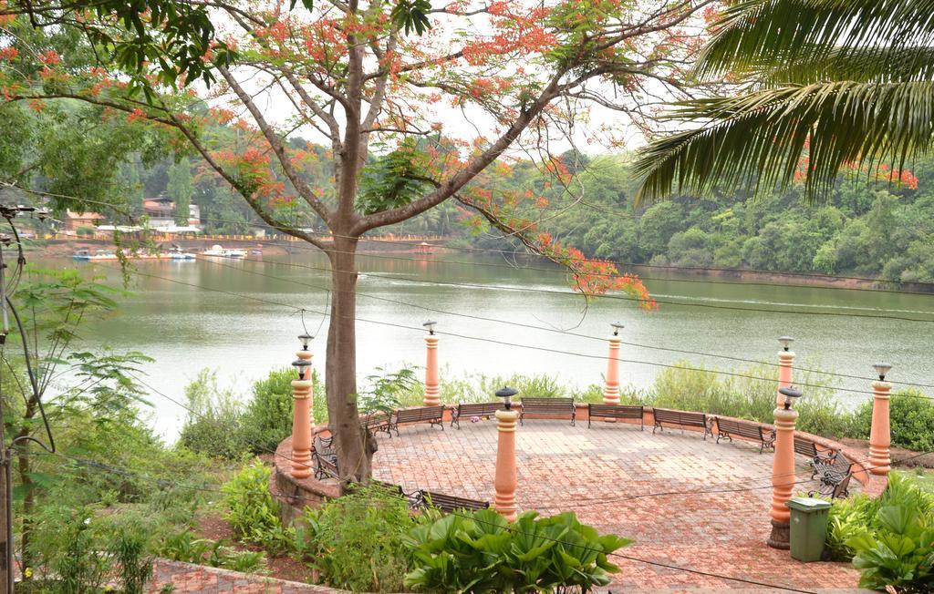 Mayem Lakeview Hotel Goa Eksteriør billede