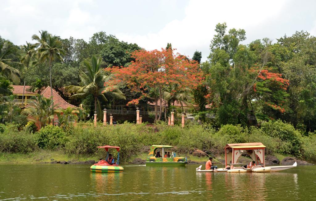 Mayem Lakeview Hotel Goa Eksteriør billede