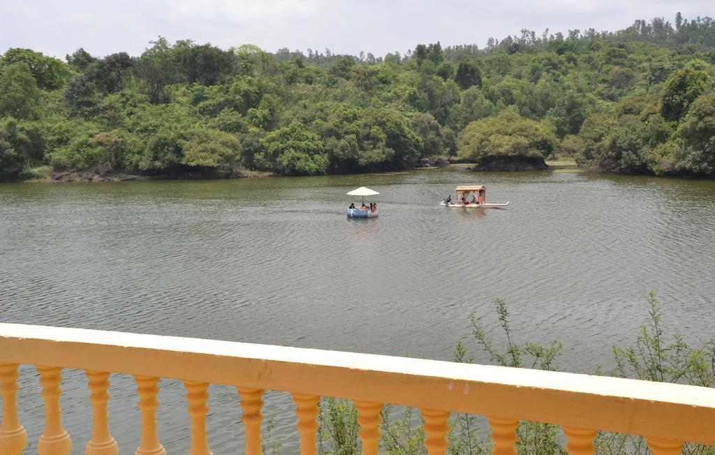 Mayem Lakeview Hotel Goa Eksteriør billede