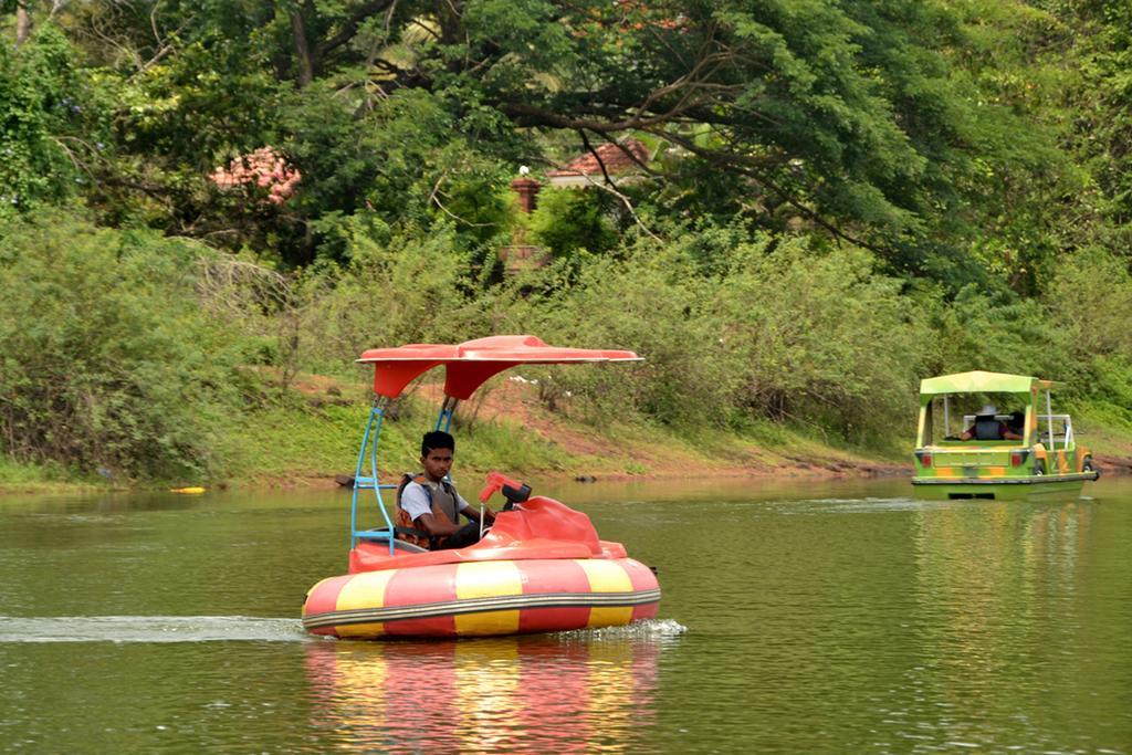 Mayem Lakeview Hotel Goa Eksteriør billede